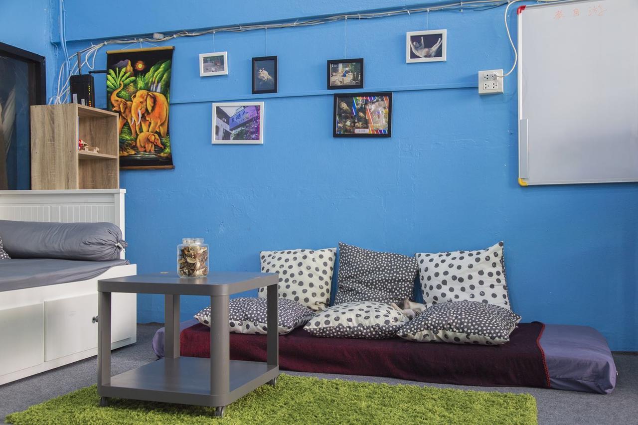 17You Inn Hostel Банкок Екстериор снимка